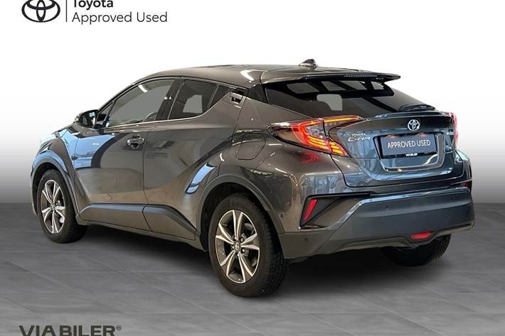 Grå Toyota C-HR fra 2018