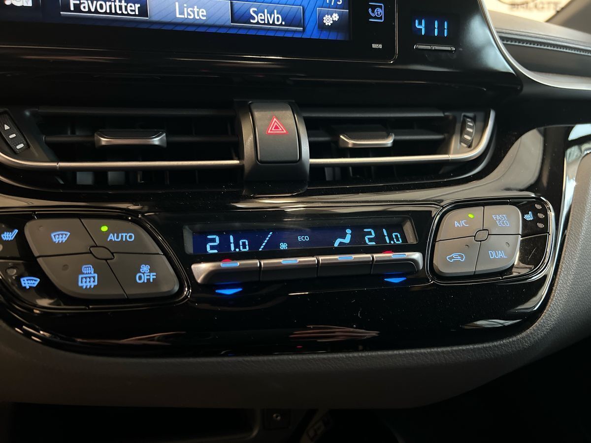 Grå Toyota C-HR fra 2018