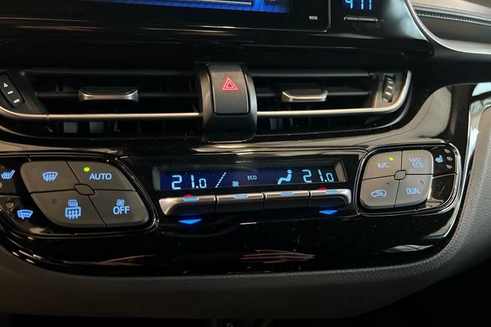 Grå Toyota C-HR fra 2018