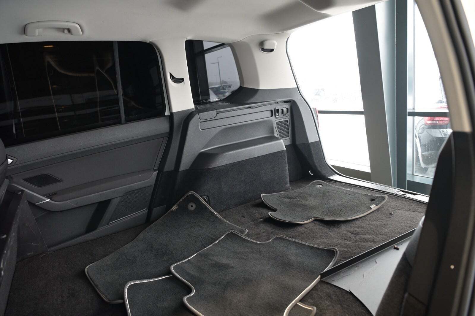 Hvid VW Touran fra 2022