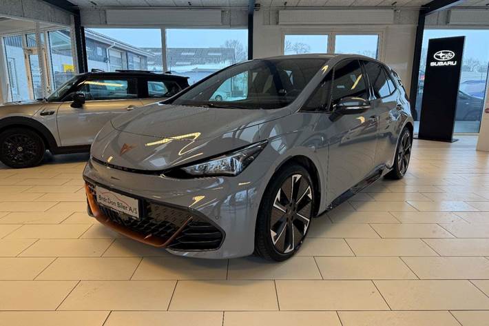 Grå Cupra Born fra 2025 set udefra