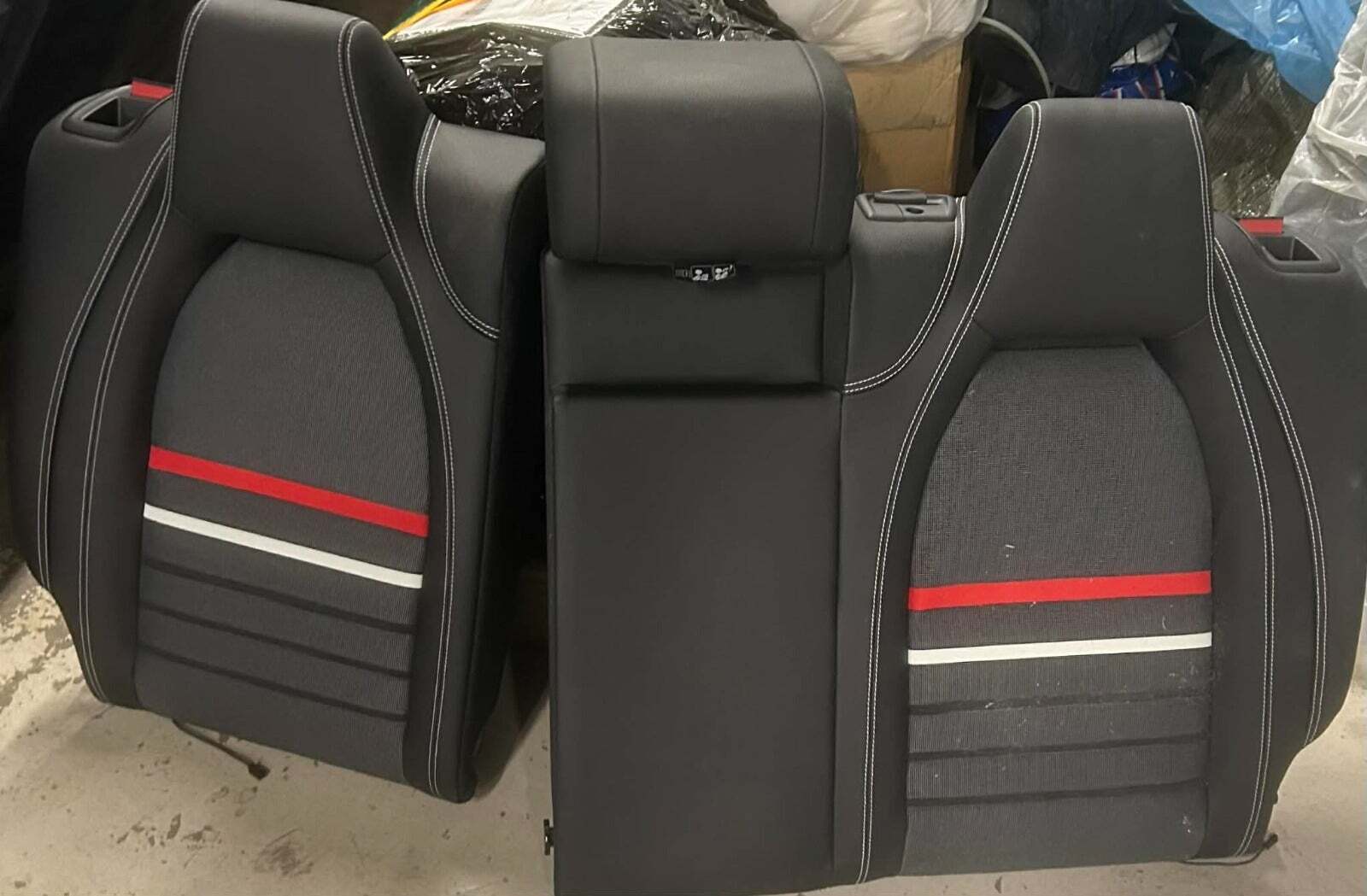 Rød Mercedes A180 fra 2015