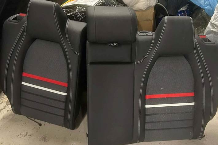 Rød Mercedes A180 fra 2015