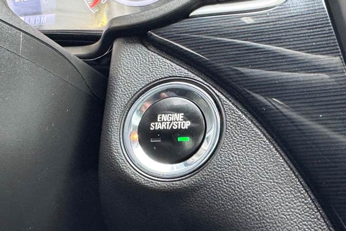 Grå Opel Insignia fra 2016