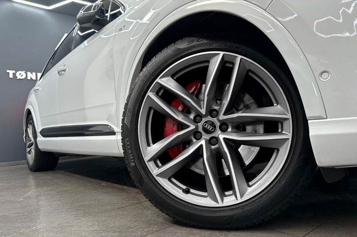 Hvid Audi SQ7 fra 2016