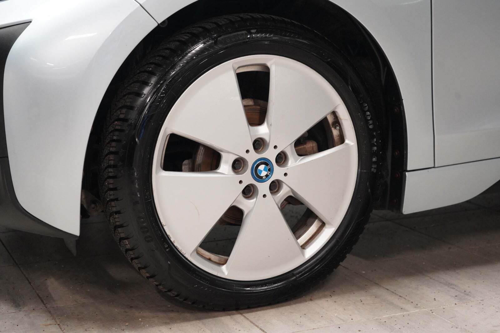 Sølv BMW i3 fra 2016