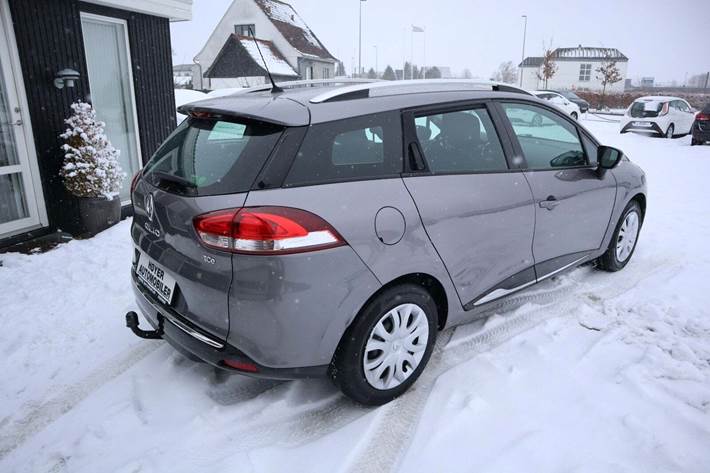 Grå Renault Clio IV fra 2015