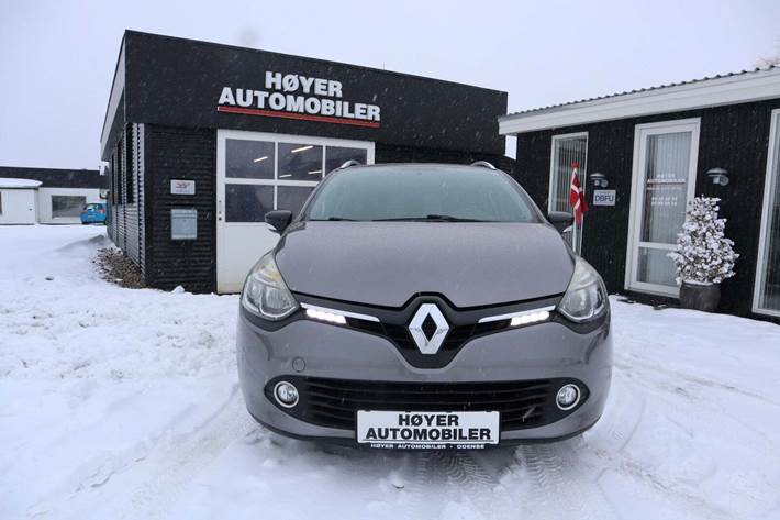 Grå Renault Clio IV fra 2015