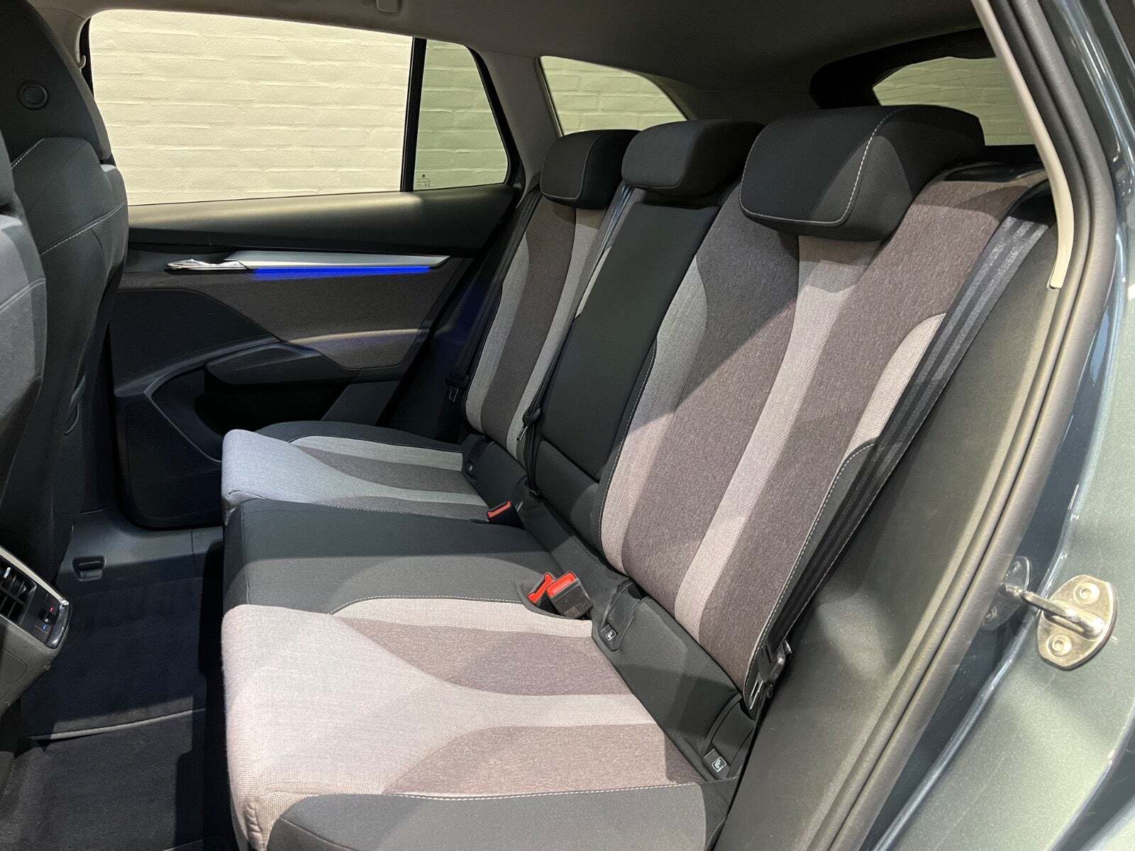 Grå Skoda Enyaq fra 2021