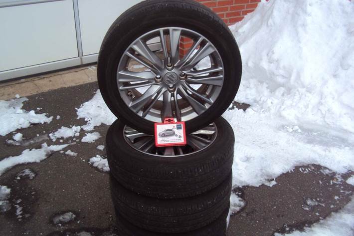 Grå Suzuki Baleno fra 2020