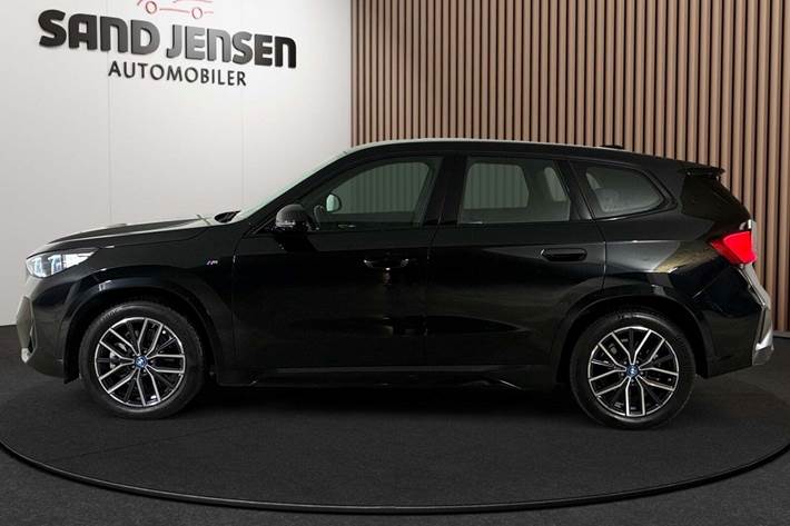 Sort BMW iX1 fra 2024