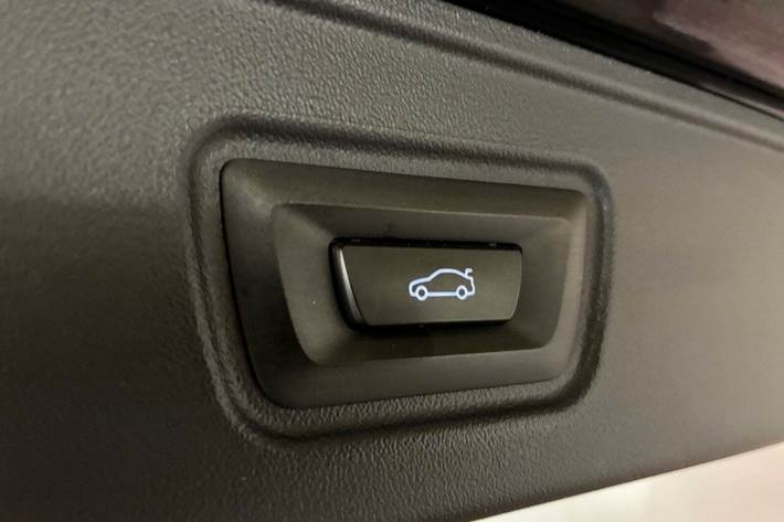 Sort BMW i5 fra 2025