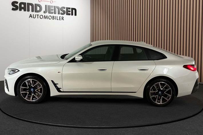 Hvid BMW i4 fra 2024