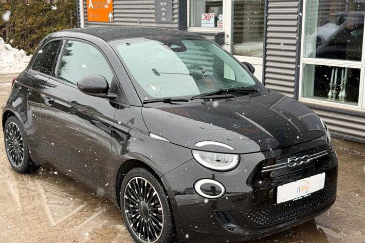 Sort Fiat 500e fra 2021 set udefra