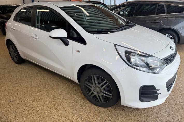 Hvid Kia Rio fra 2015