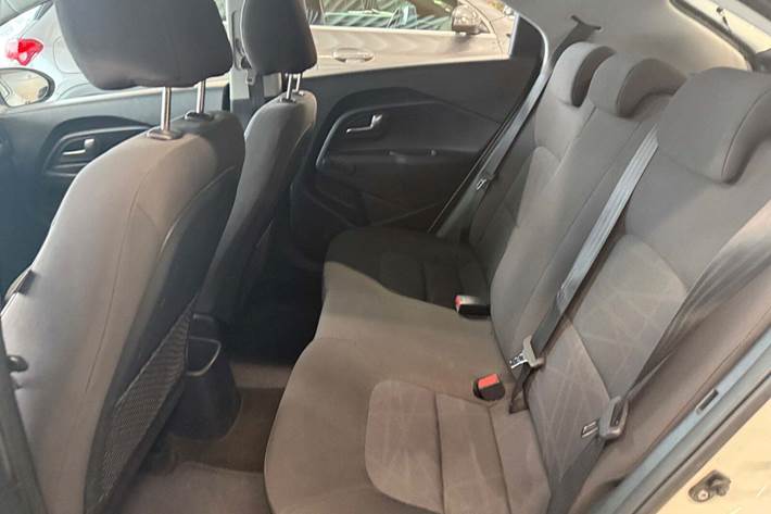 Hvid Kia Rio fra 2015