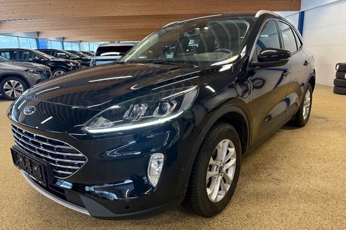 Sort Ford Kuga fra 2023 set udefra