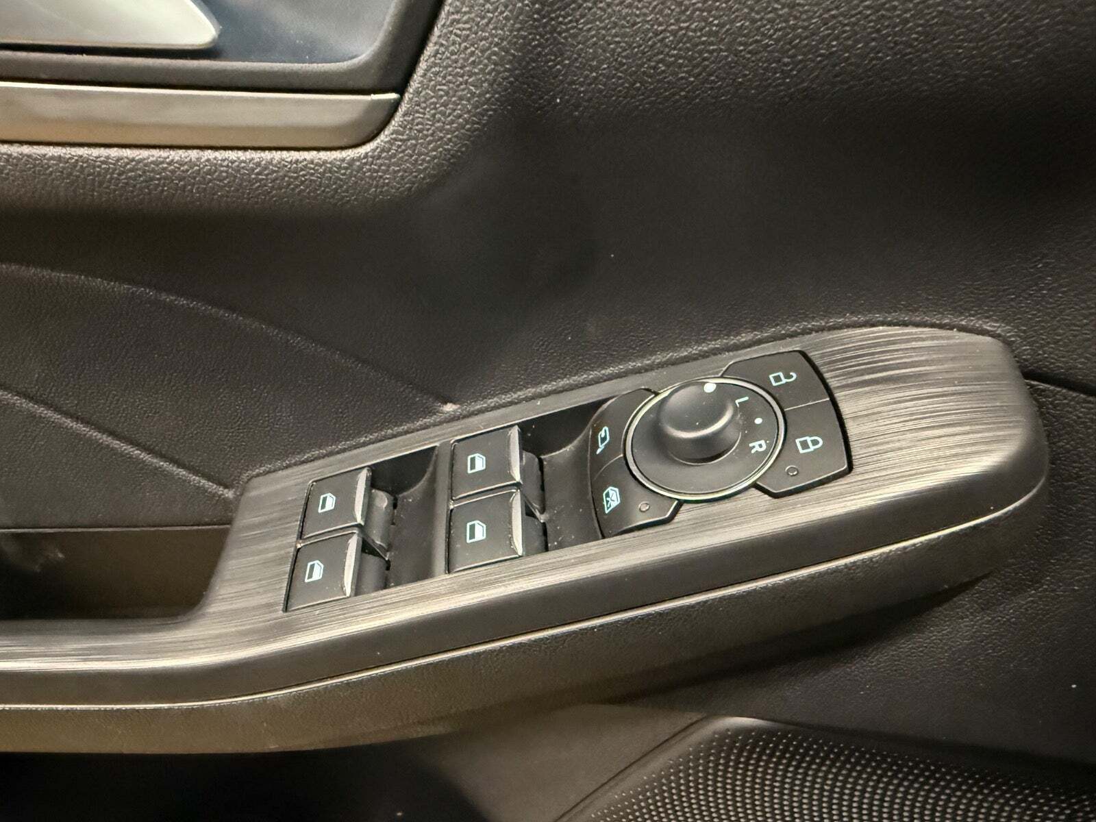 Sort Ford Kuga fra 2023