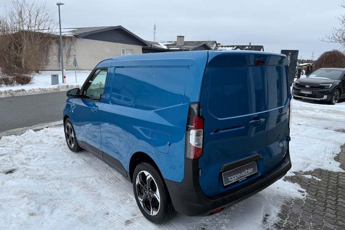 Blå Ford E-Transit Courier fra 2026