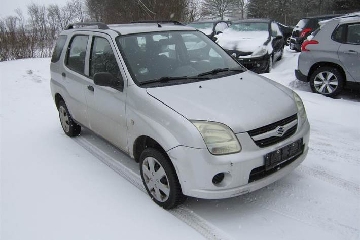 Sølv Suzuki Ignis fra 2004