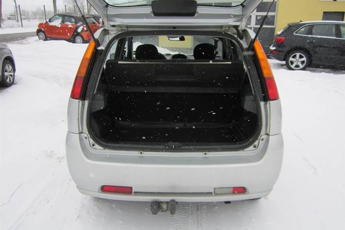 Sølv Suzuki Ignis fra 2004