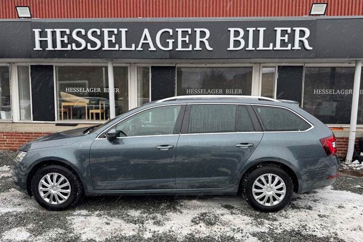 Grå Skoda Octavia fra 2019
