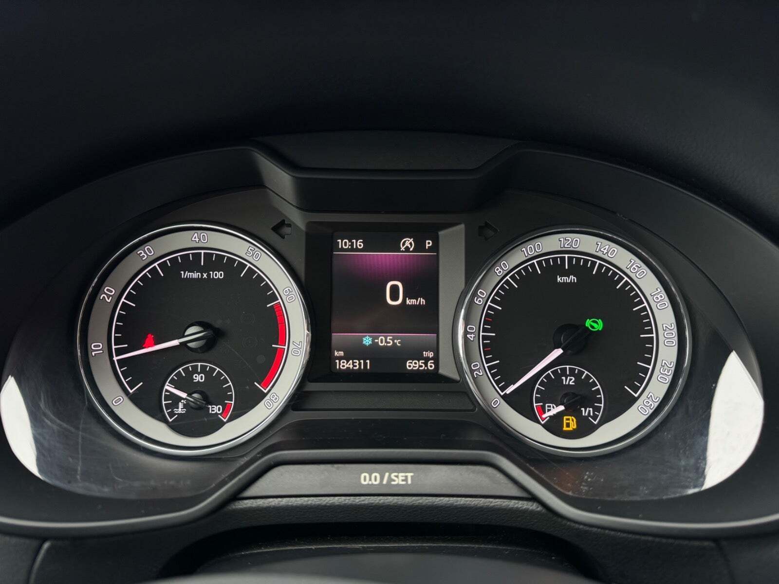 Grå Skoda Octavia fra 2019