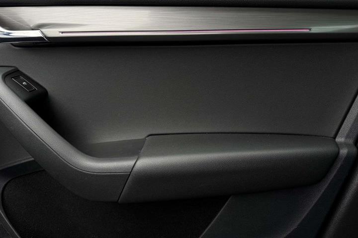 Grå Skoda Octavia fra 2019
