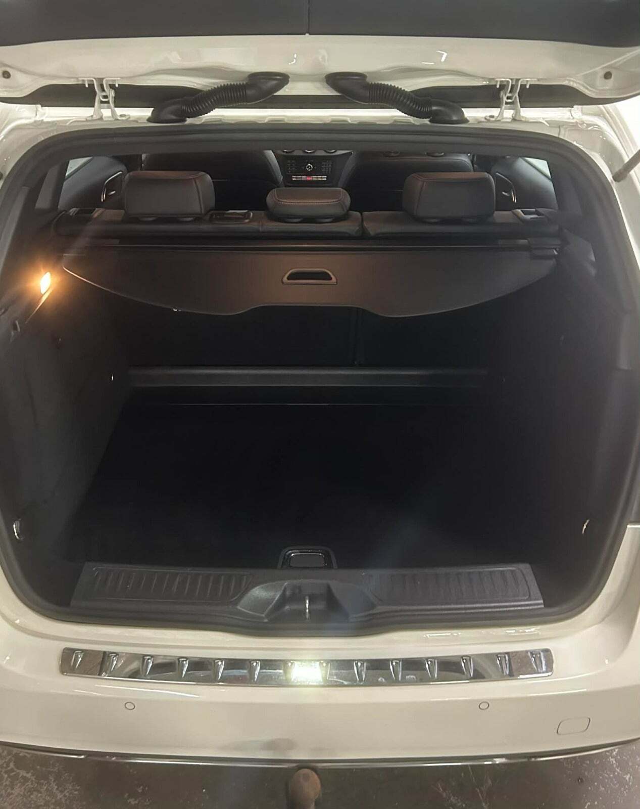 Hvid Mercedes B180 fra 2015