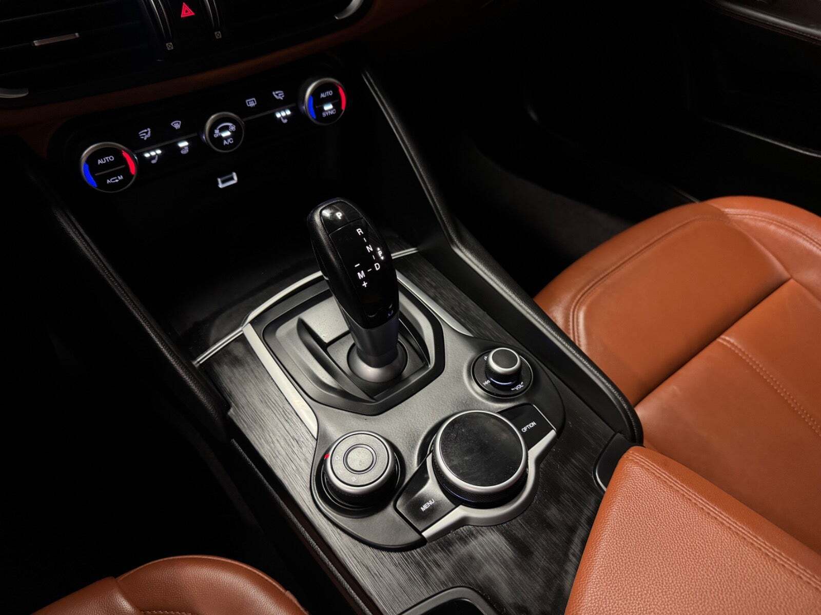 Rød Alfa Romeo Giulia fra 2016