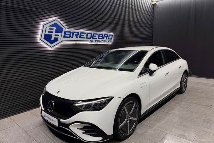 Hvid Mercedes EQE350+ fra 2022 set udefra