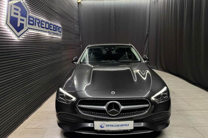 Grå Mercedes C200 fra 2022