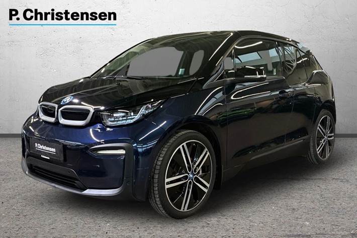 Blå BMW i3 fra 2022 set udefra