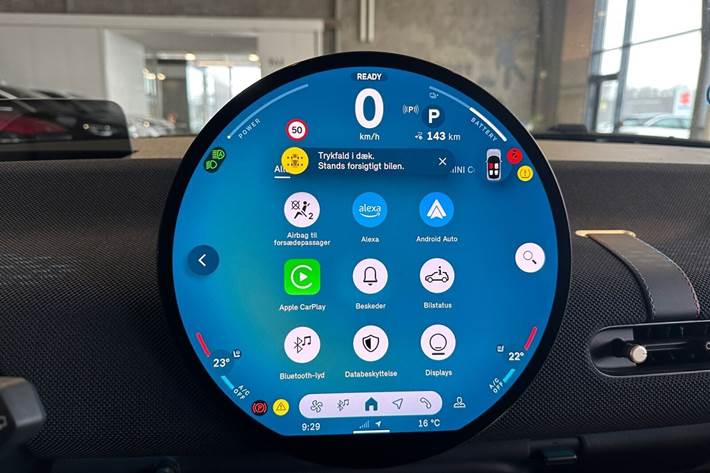 Sølv Mini Cooper E fra 2024