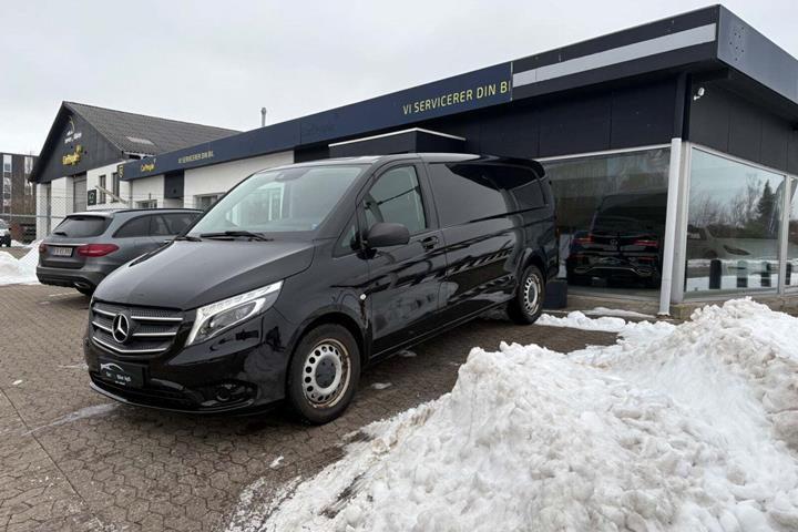 Hvid Mercedes Vito 119 fra 2020 set udefra