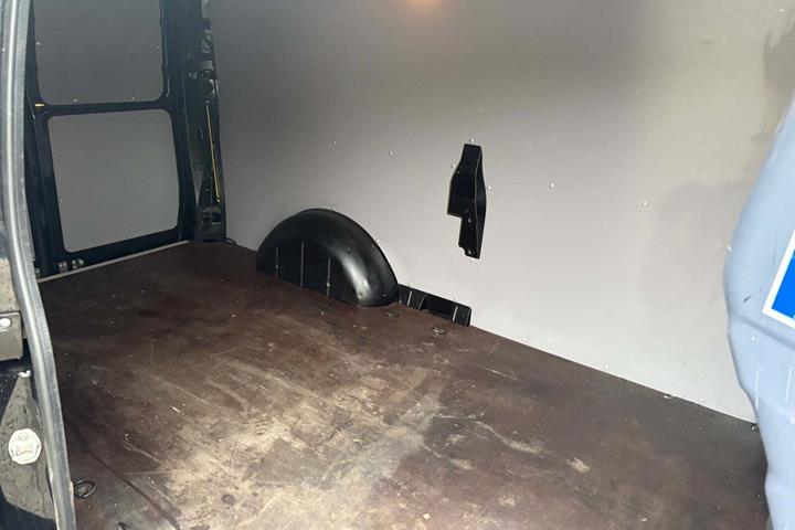 Hvid Mercedes Vito 119 fra 2020 set udefra