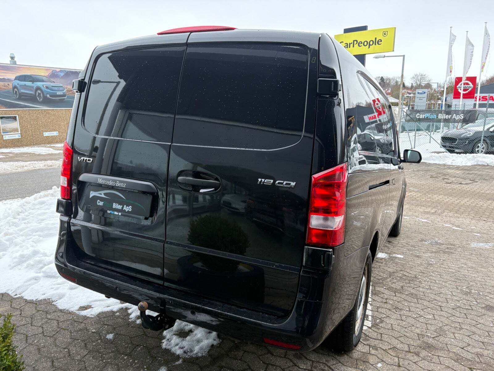 Hvid Mercedes Vito 119 fra 2020 set udefra