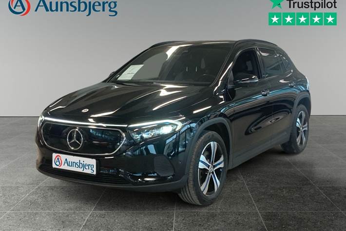 Sort Mercedes EQA250 fra 2022 set udefra