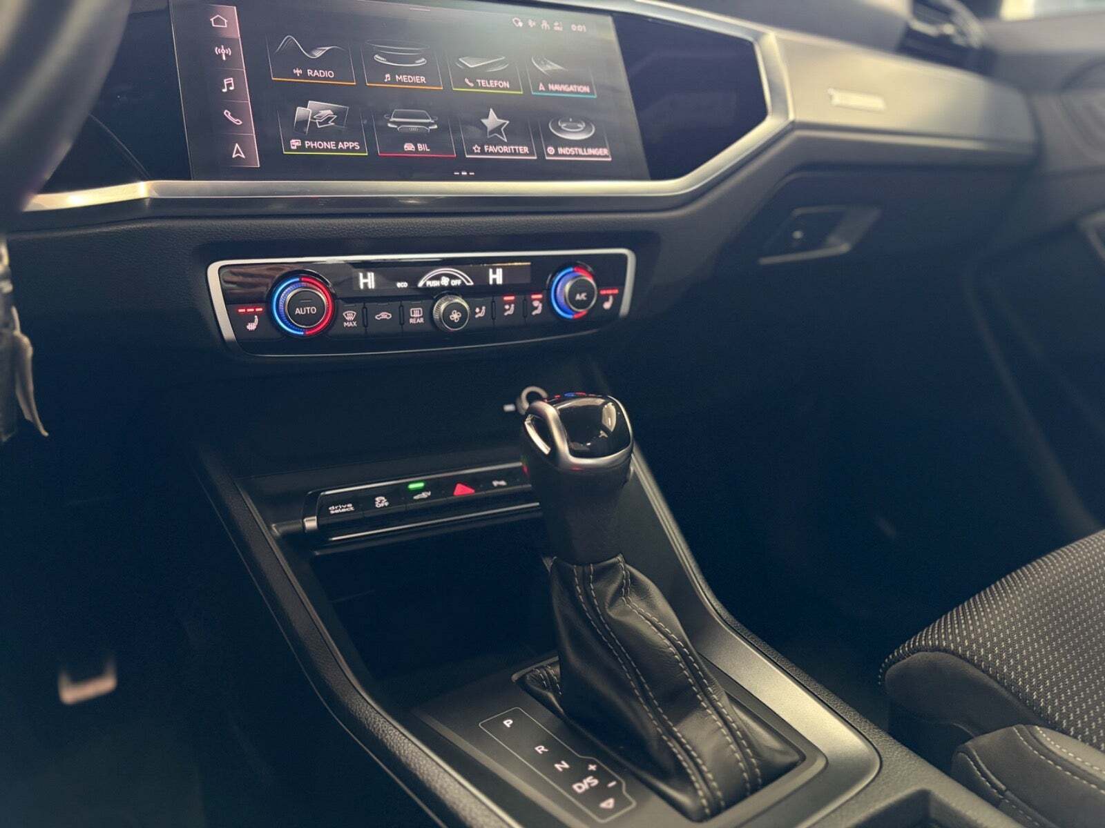 Grå Audi Q3 fra 2021