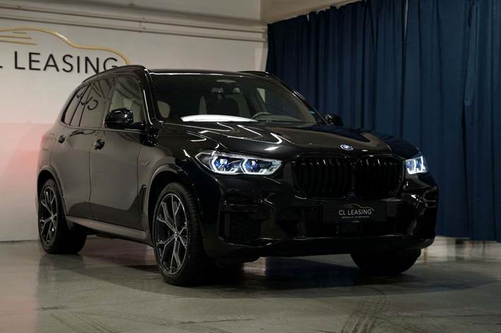 Sort BMW X5 fra 2022 set udefra