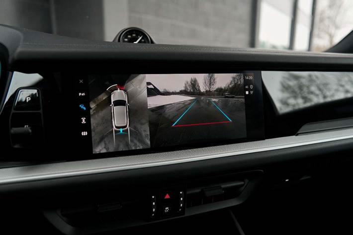 Sort Porsche Cayenne fra 2024