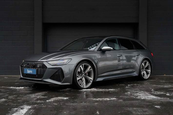 Grå Audi RS6 fra 2021