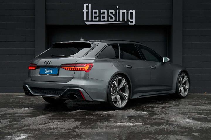 Grå Audi RS6 fra 2021