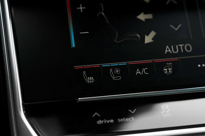 Grå Audi RS6 fra 2021