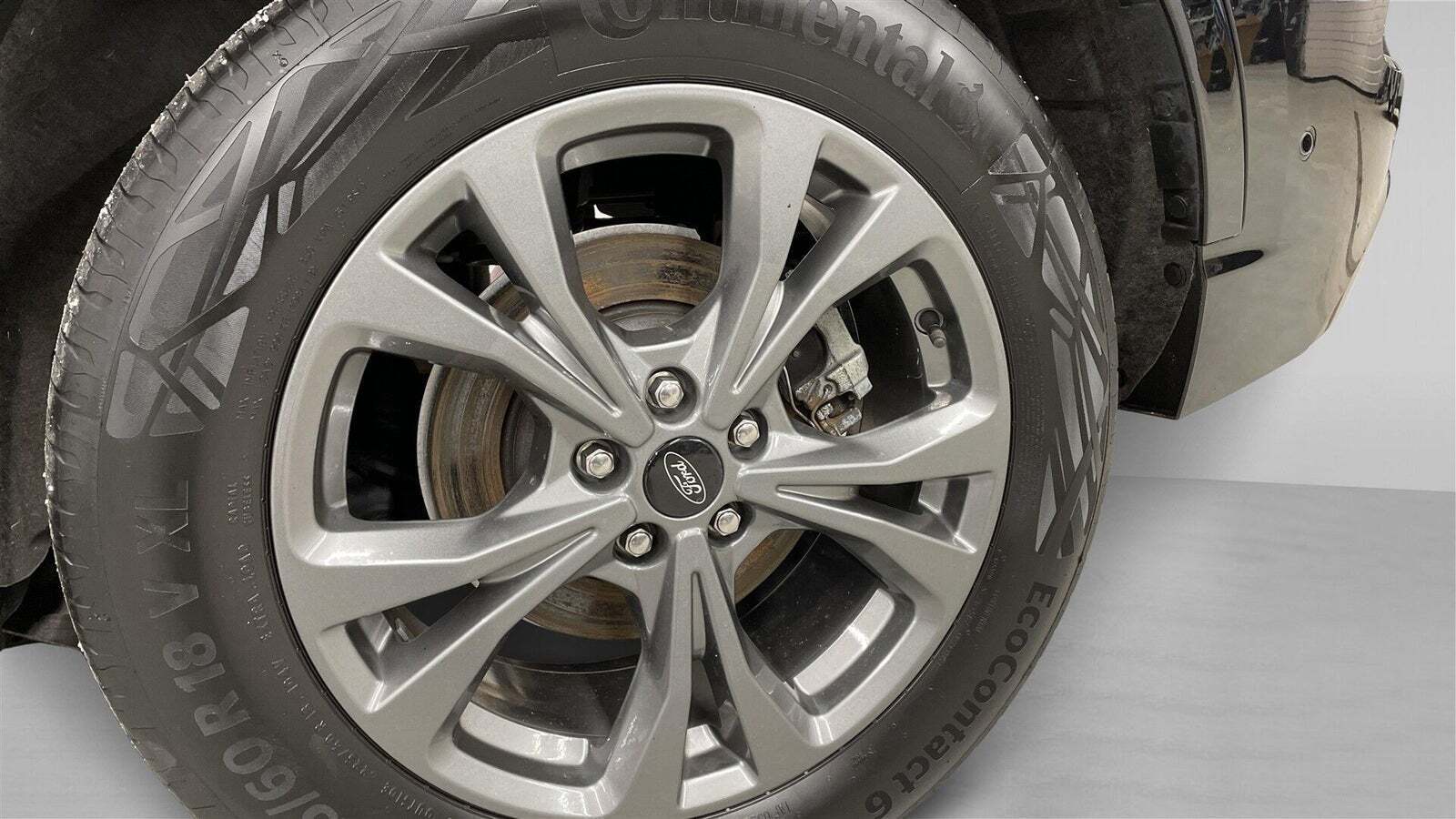 Sort Ford Kuga fra 2024