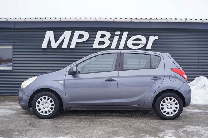 Blå Hyundai i20 fra 2009