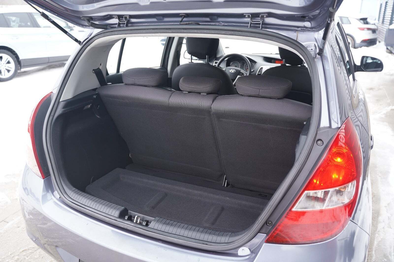 Blå Hyundai i20 fra 2009