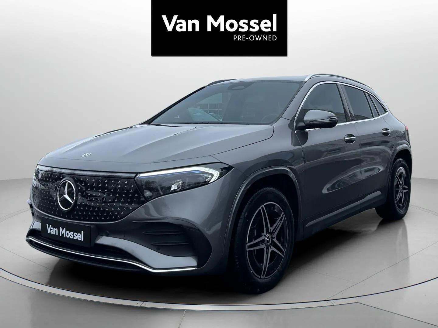Grå Mercedes EQA250+ fra 2024 set udefra