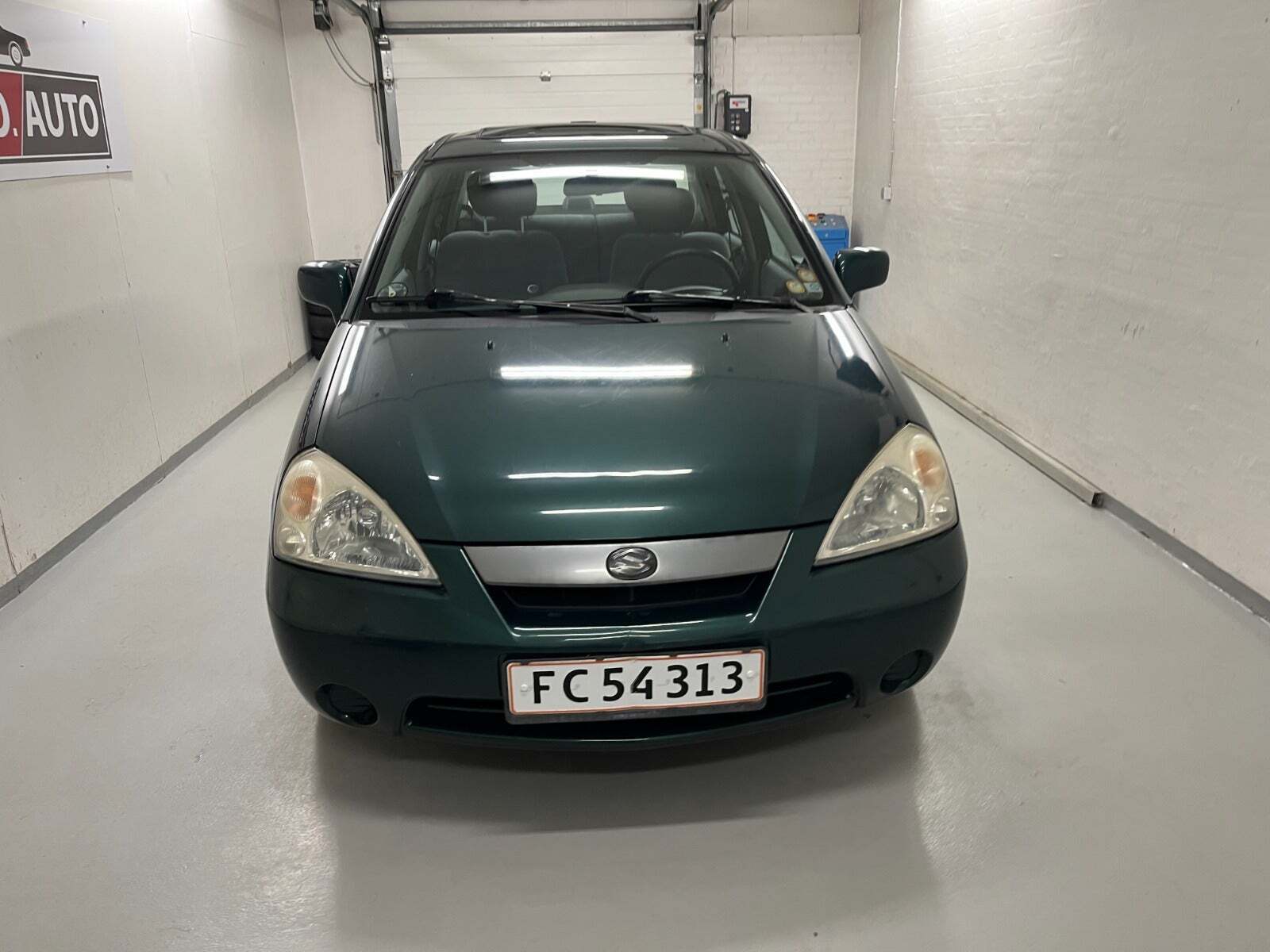 Grøn Suzuki Liana fra 2002