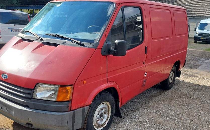 Ford Transit 100 2,5 D Kassevogn